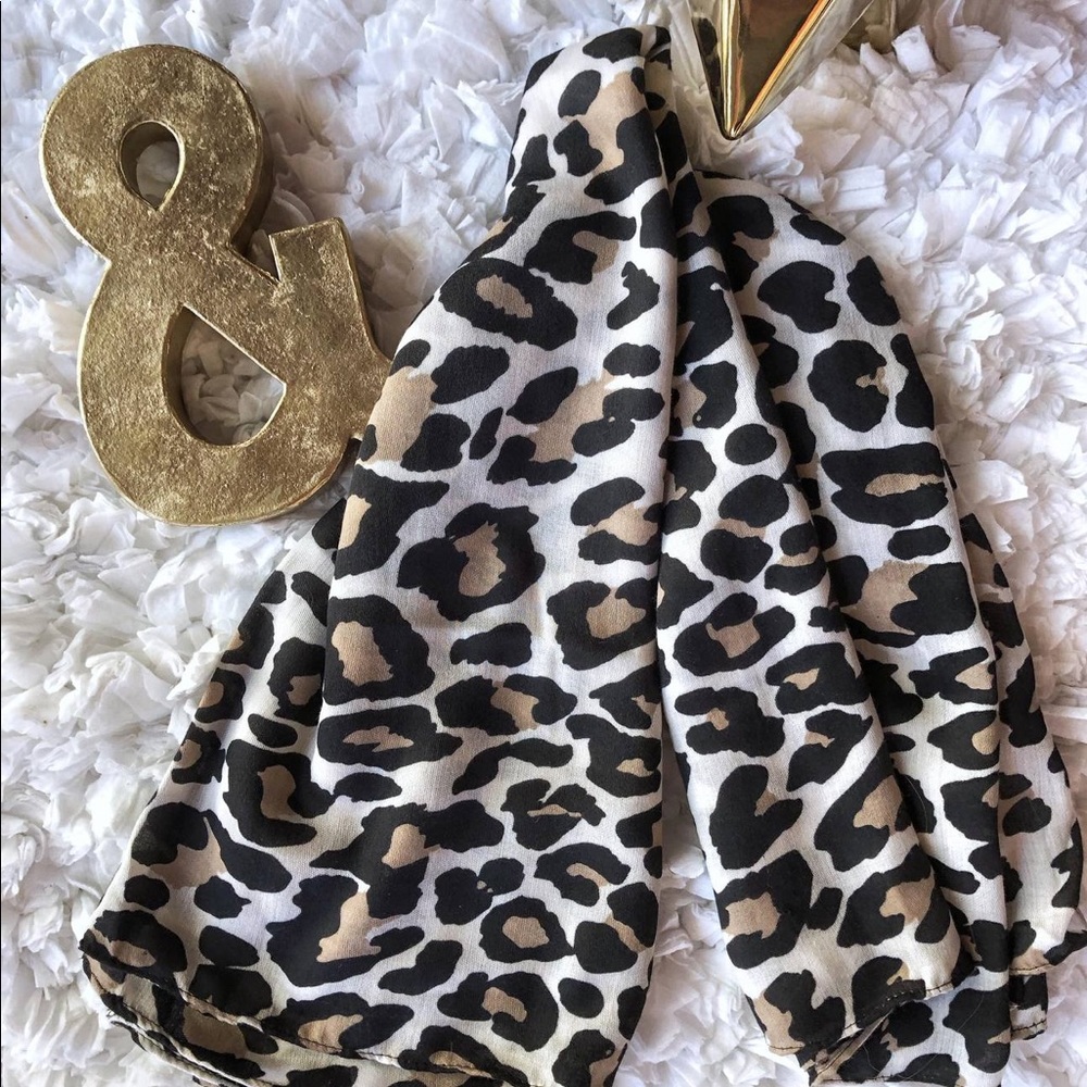 Large Wild-Leopard Print Scarf/Wrap